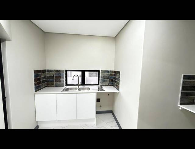 5 BEDROOM HOUSE FOR SALE IN FOUNTAINBROOK ESTATE